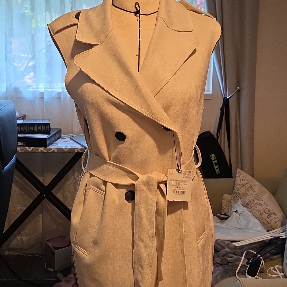 Zara Double-Breasted Beige Suede Sleeveless Trench‎ Coat
